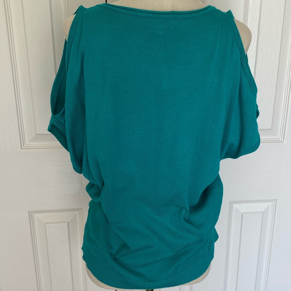 Real Cold Shoulder Top - Picture 4 of 5
